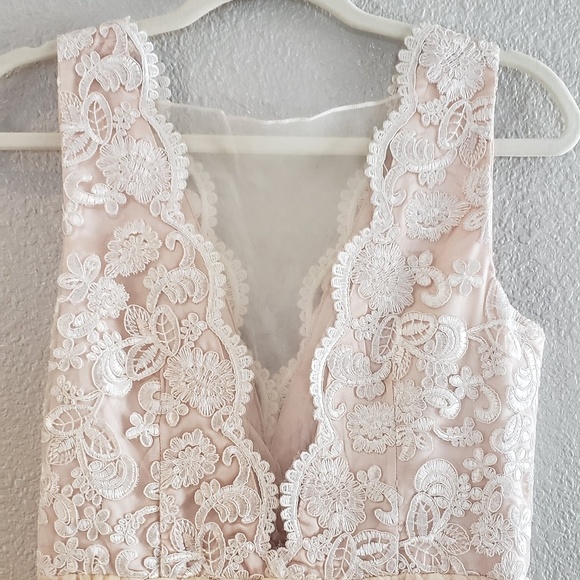 Beautiful Lulus Dress size M - Picture 3 of 8